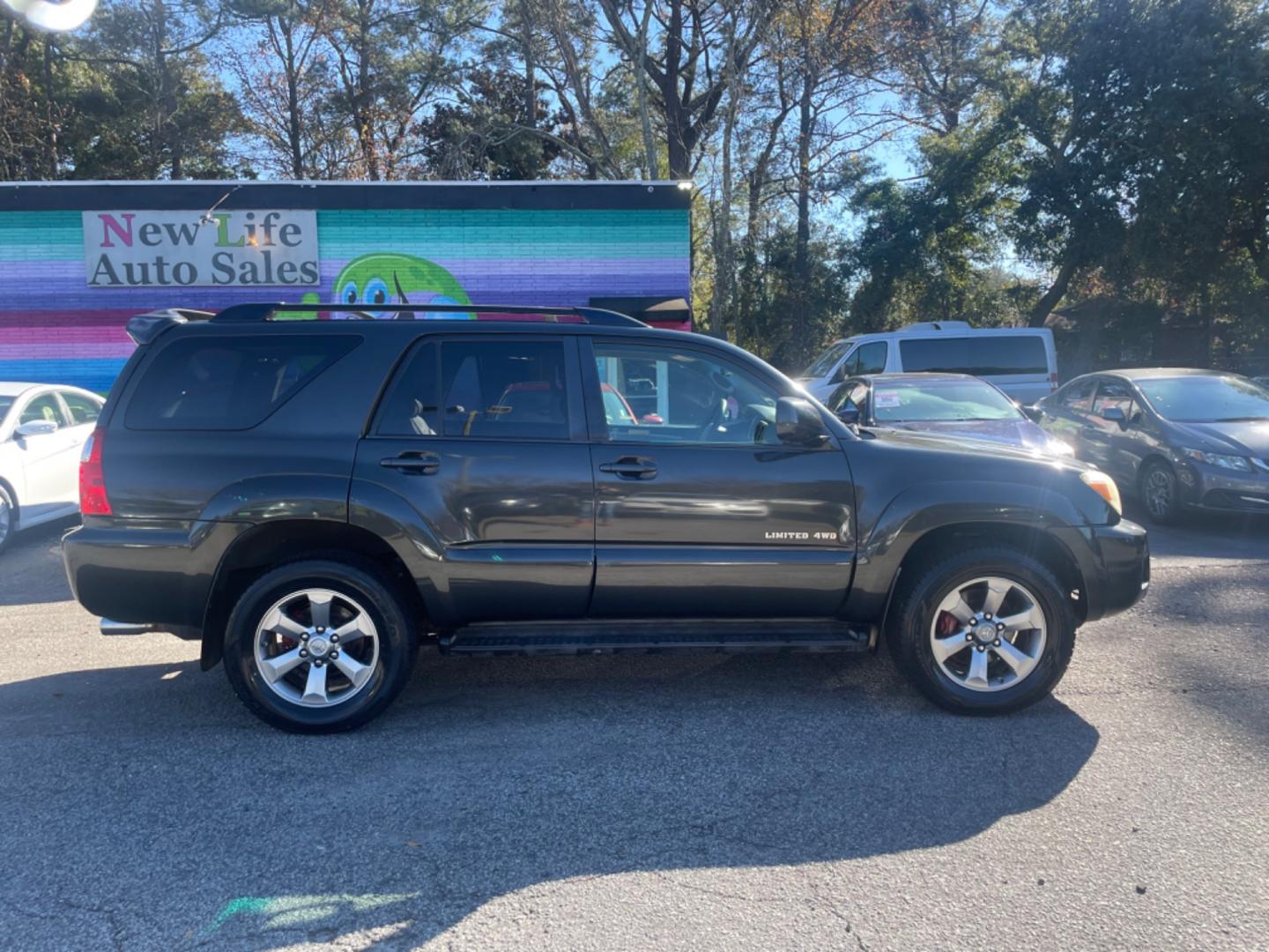 2007 GRAY TOYOTA 4RUNNER LIMITED (JTEBT17R778) with an 4.7L engine, Automatic transmission, located at 5103 Dorchester Rd., Charleston, SC, 29418-5607, (843) 767-1122, 36.245171, -115.228050 - Clean Spacious Interior with Leather, Power Rear Window, CD/AUX/Sat, Navigation, Backup Camera, Dual Climate Control, Power Everything (windows, locks, seats, mirrors), Memory/Heated Seats, Keyless Entry, Tow Package, Alloy Wheels. Local Trade-in! Clean CarFax (no accidents reported!) 186k miles Lo - Photo#7